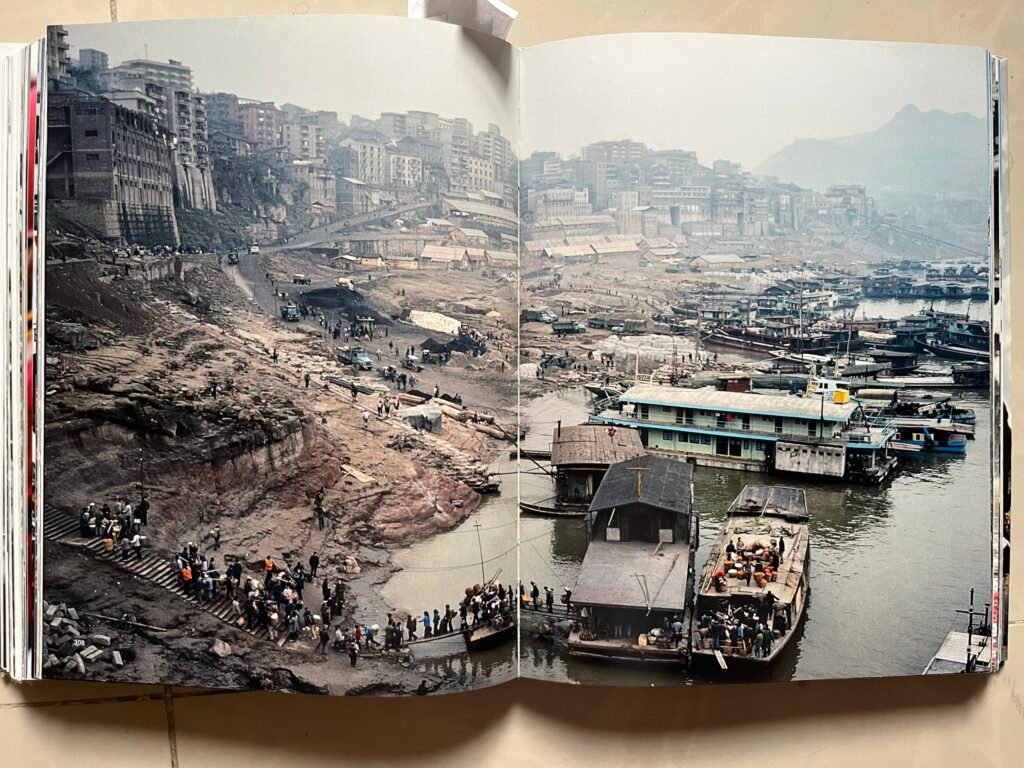 River, three gorges damn, city, bustling, boats, riverbank, old buildings, porter,tourists, travellers, river, color photo, hiroji kubato, china