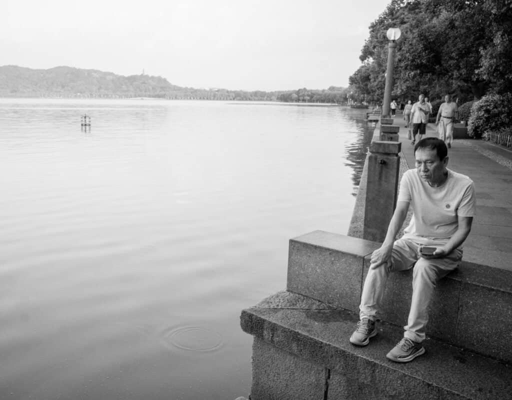 Man photo, lake, camera, hangzhou, water, china, black and white, Ricoh GRIII