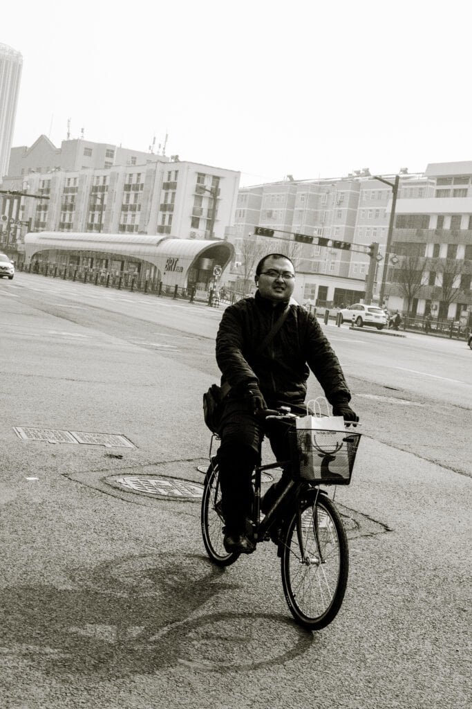 Car snow, street black and white china, small car, Lianyungang, jiangsu, cyclist