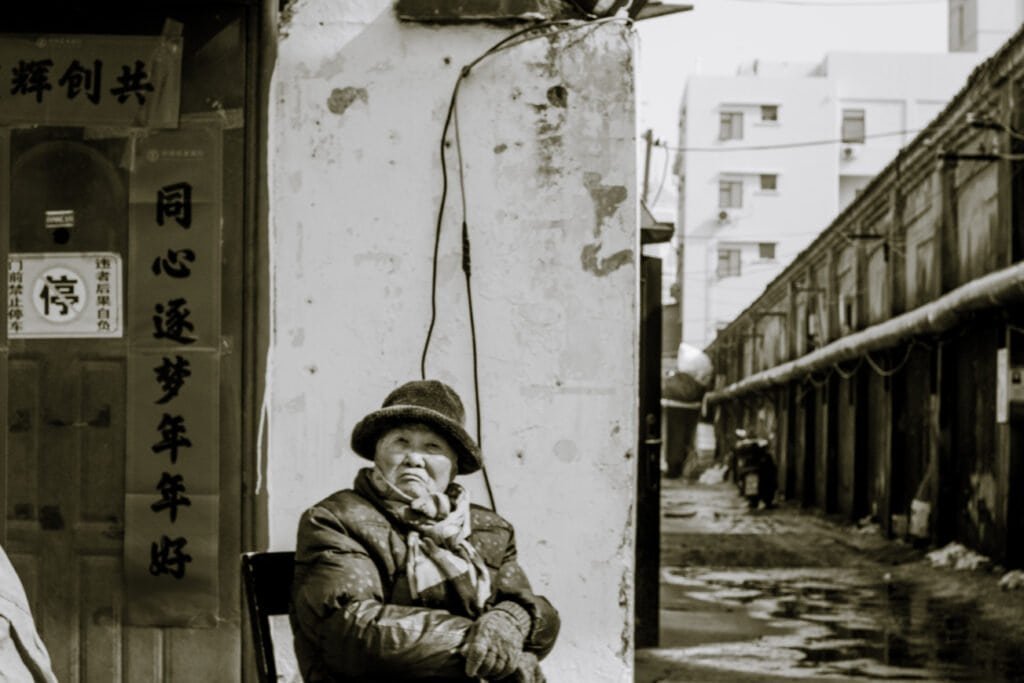 Lianyungang, jiangsu, china, old lady, sitting, street, black and white