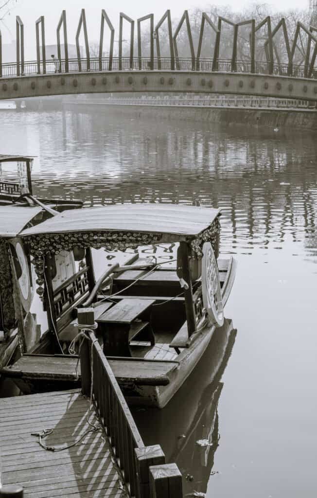 Lianyungang, jiangsu, china, man, woman, black and white, river, boats, bridge