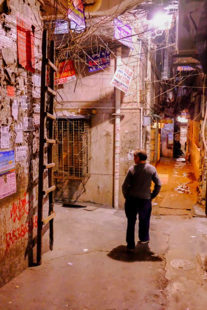 Fujifilm X-T!, Shenzhen China, banishinzhou, 白石洲, alley, night, man, crossroads, wires, advertising, urban village, china