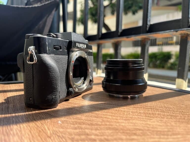 7Artisans 35mm f/1.2 lens side view next fujifilm x-t30