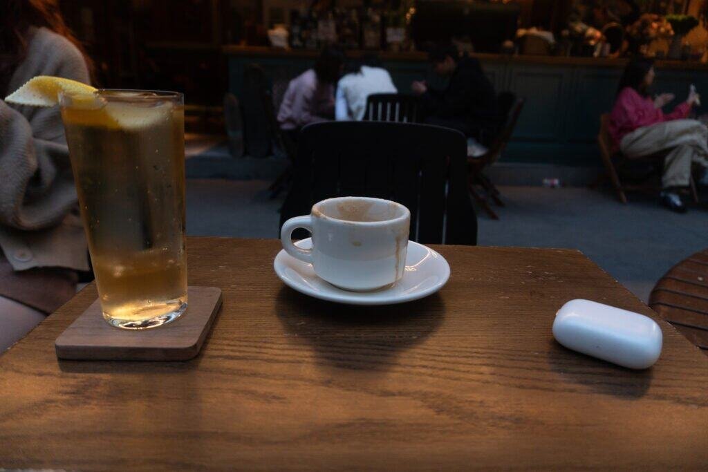 Late afternoon Chengdu coffee shop 1 Cup cocktail table top people street coffee shop china sichuan song a6300