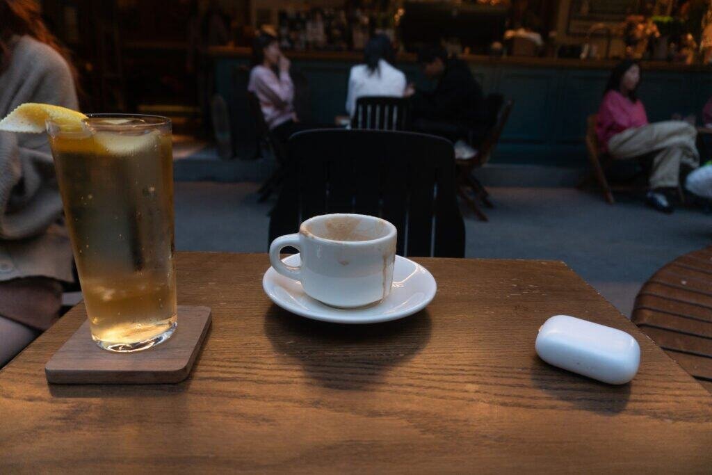 Late afternoon Chengdu coffee shop 1 Cup cocktail table top people street coffee shop china sichuan song a6300