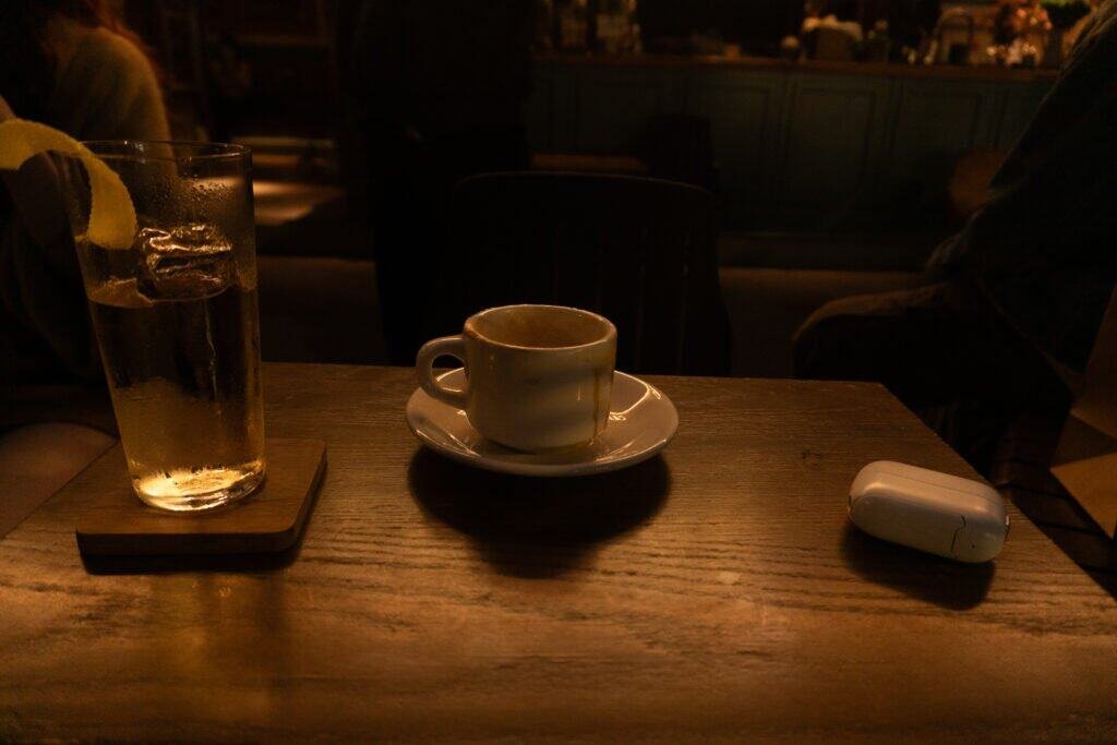 Early evening Chengdu coffee shop 1 Cup cocktail table top people street coffee shop china sichuan song a6300