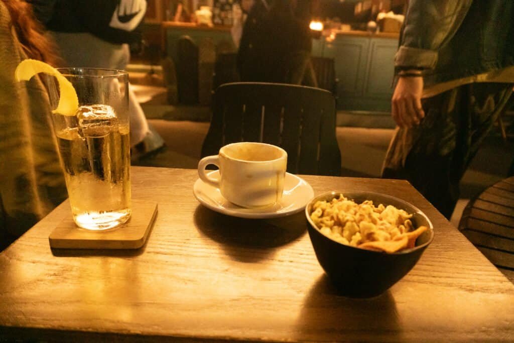 Early evening Chengdu coffee shop 1 Cup cocktail table top people street coffee shop china sichuan song a6300