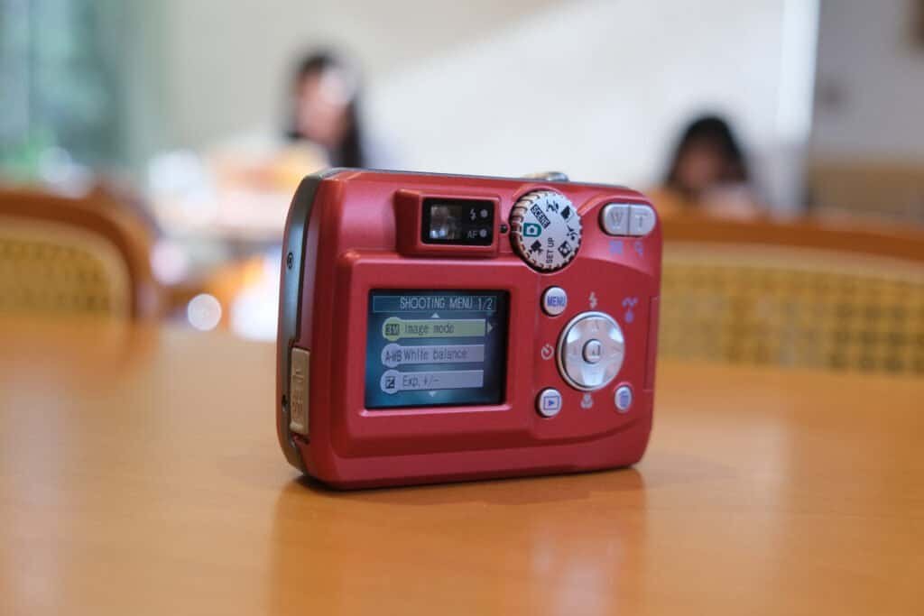 Nikon Coolpix 3200 LCD menu in room light Wooden table hands sunshine chair girls